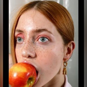 SAFSAFU GUMMY BEAR EARRING gold